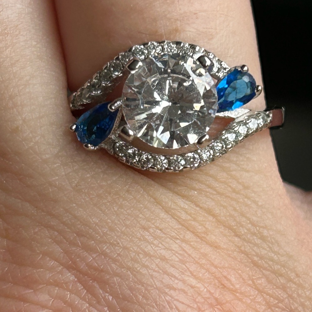 SAPPHIRE Elegant Silver and Blue Gemstone Ring SIZE 6 3/4 💙